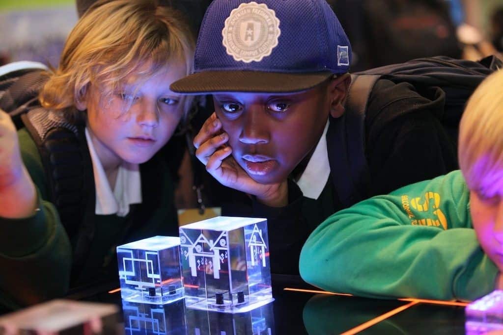 Siemens en UCLL maken kinderen warm voor technologie en wetenschap