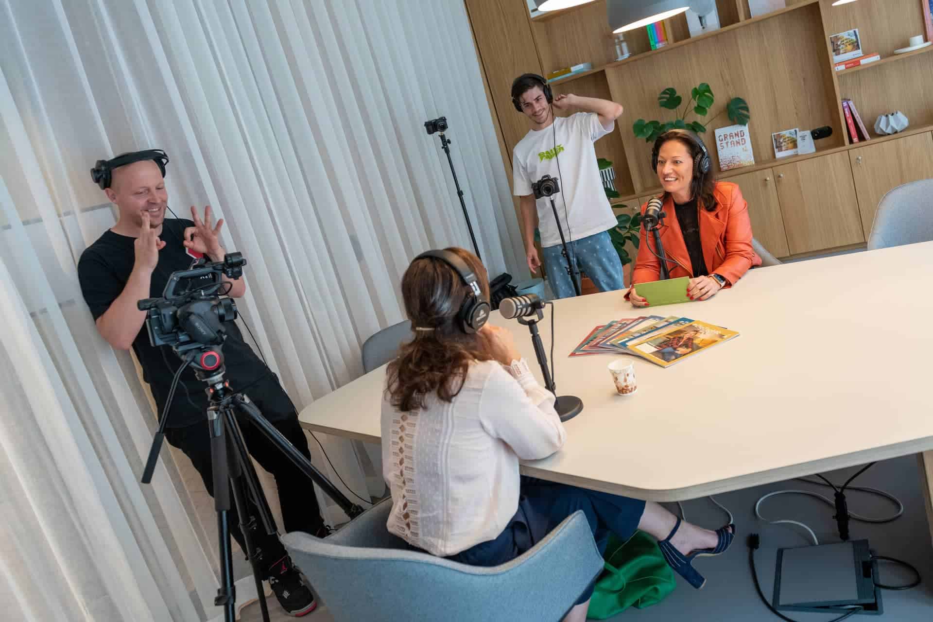 10 podcasts die je zeker eens moet beluisteren…