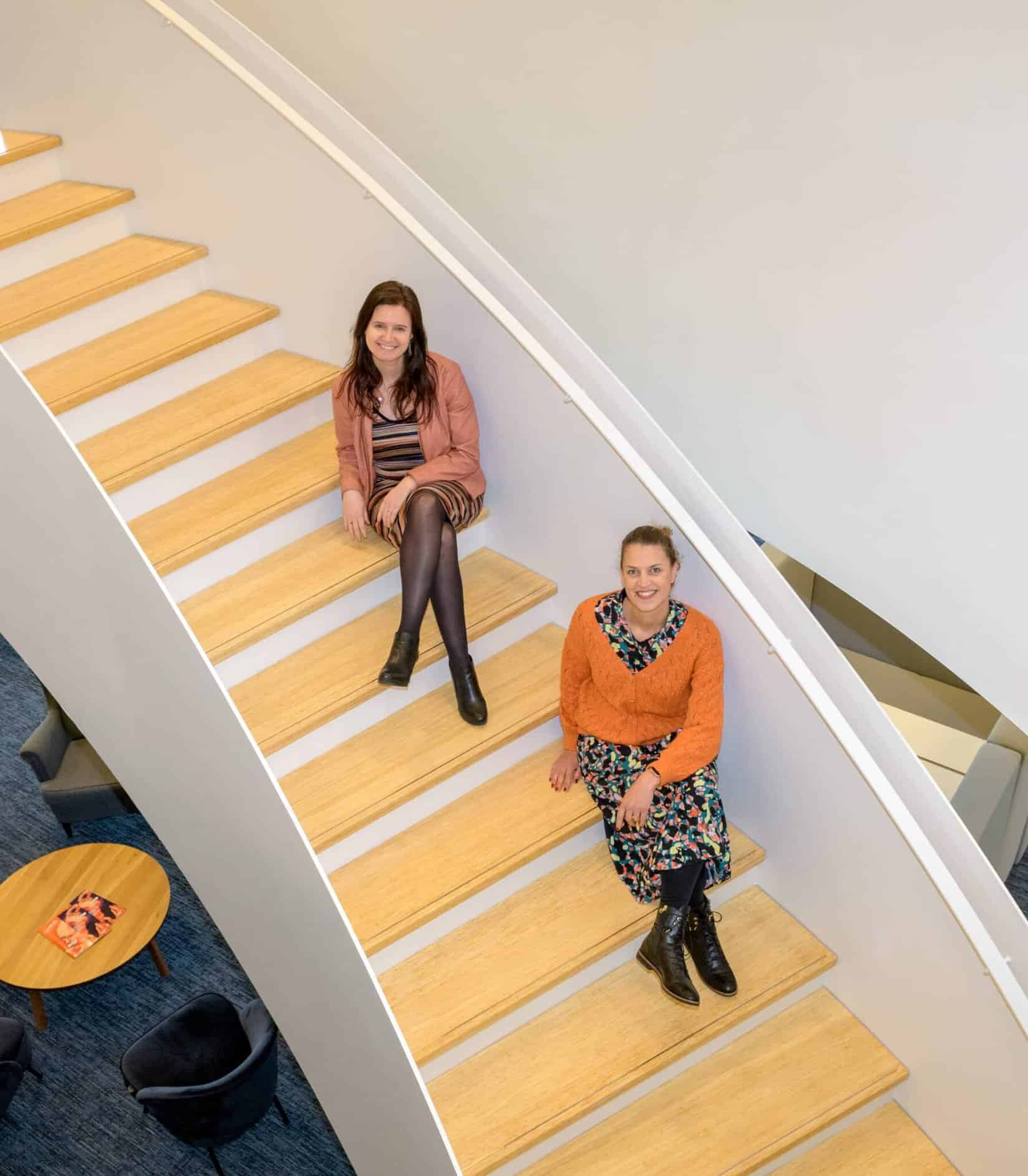 Sarah Coolkens (DPG Media) en Sofie Van Eemeren (Mobile Vikings): “Eén persoon = één stoel? Nee, laat dat idee los”