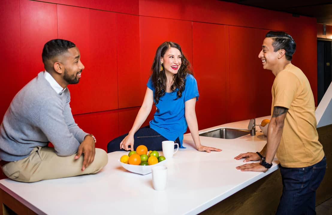 4 op 10 werknemers noemt collega’s echte vrienden