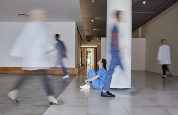 Verhoogd risico op burn-out in essentiële sectoren