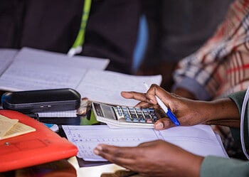 Loonkost per gewerkt uur steeg met 7,9% in 2022