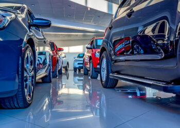 Bedrijfswagens steeds meer aan de stekker