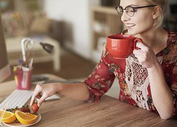 Door hybride werken bewegen medewerkers meer, slapen ze langer en eten ze gezonder