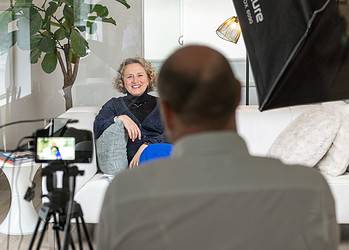Wat waren de 3 mijlpalen in de loopbaan van Karin Van Roy?