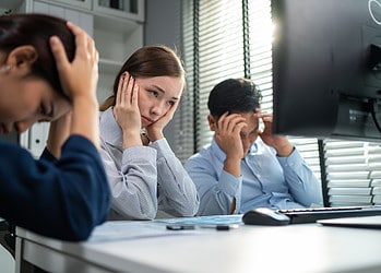 Dit zijn de 10 grootste tijdvreters op het werk
