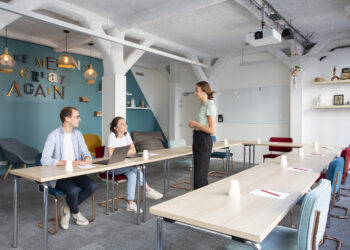 Bijna 1 op 2 Belgen wil collega’s vaker zien door naar kantoor te gaan 