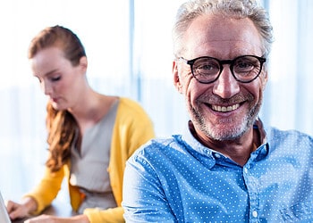 Werkende 55-plussers ervaren hoger welzijn dan jongere collega’s