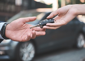 Werkgevers snoeien in bedrijfswagens