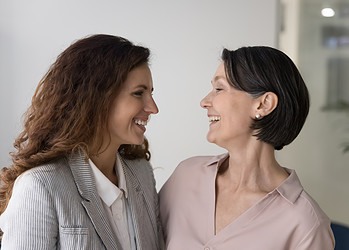 Een relatie met een collega op het werk: mag dat?