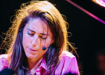 “Op het werk nemen we verschillende rollen op, maar als mens zijn we gelijk”