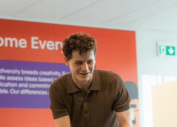 Aandacht voor welzijn maakt gelukkigere werknemers