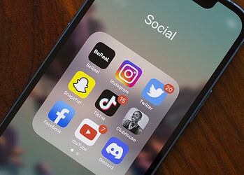 Over het muurtje kijken bij de politiek: HR op tiktok?