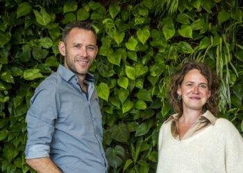 De grens tussen de voordeur thuis en die op het werk is vervaagd