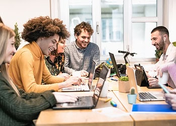 Minder dan de helft van de jonge werknemers voelt zich comfortabel om met GenAI te werken