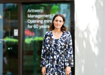 Ouder, dus hoger in rang niet noodzakelijk meer van tel op de werkvloer