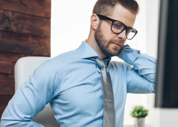 Lang stilzitten voor een scherm leidt tot meer ziekteverzuim