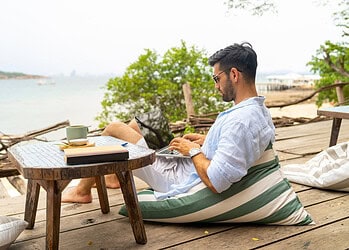 Mogen Belgische werknemers telewerken vanuit een vakantiebestemming?