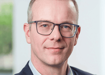 Authenticiteit boven autoriteit: 63% van de professionals verlaat werkgever door gebrekkig leiderschap