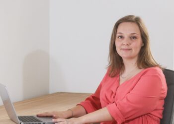 Afwezige en besluiteloze managers leiden tot hoogste verloopintentie