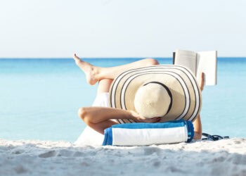 Deze 3 boeken mogen niet ontbreken in je strandtas