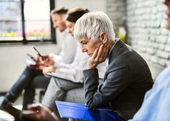 Oudere werkzoekenden krijgen minder kansen, minder feedback én botsen op hardnekkige vooroordelen bij sollicitatie