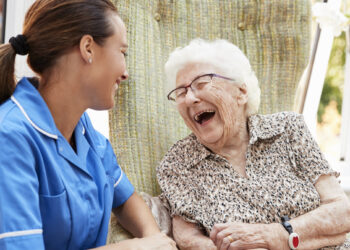 Zorgsector: aantal jonge verpleegkundigen op laagste niveau in tien jaar