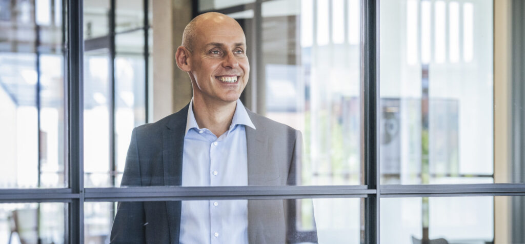 Altijd aan? Drie jaar deconnectierecht botst op flexibele werkrealiteit