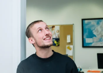 Eerste HRM-bachelor van België: “Met AI wordt het menselijke nóg belangrijker”