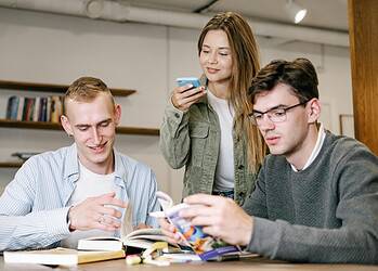 Jonge werknemers verkiezen hoger nettoloon boven extralegale voordelen