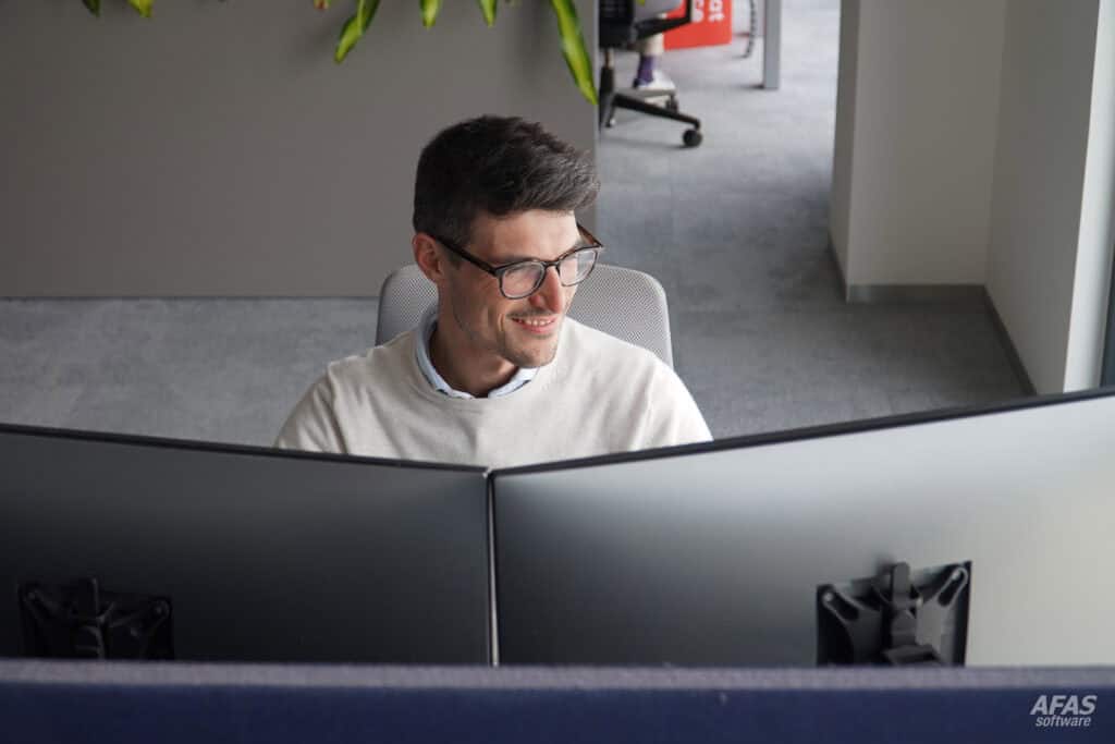 Medewerker aan het werk