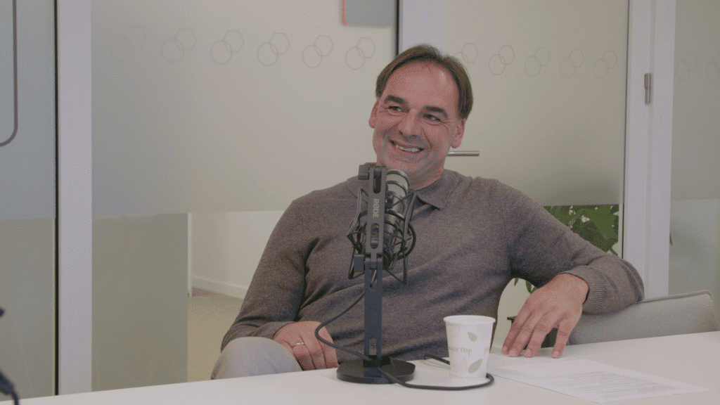 ZZ25 1121 DHL.Still006