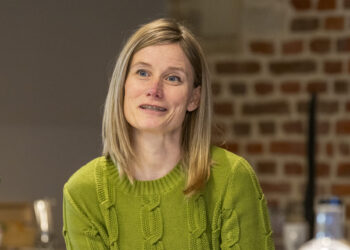 Zorgsector toont veerkracht met sterke daling ziekteverzuim