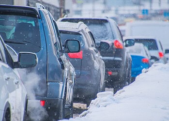 Laattijdige werknemers door sneeuw: wat zegt de wet?