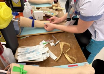 Samen op weg naar zorg: Antwerpse organisaties trekken jongeren naar de zorgsector