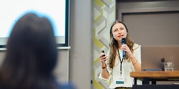 Julia sprekend high res