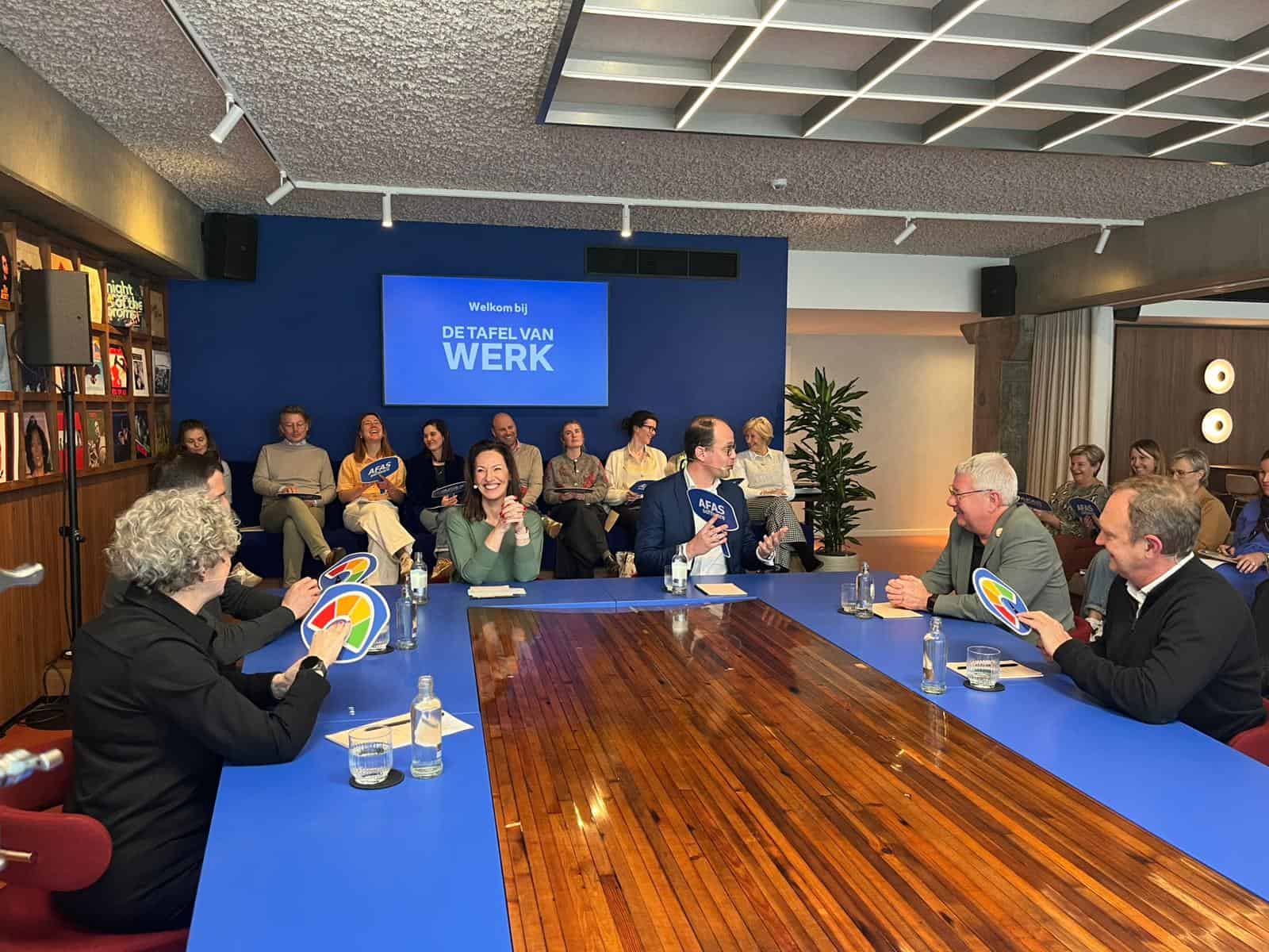 HR moet ophouden met wachten