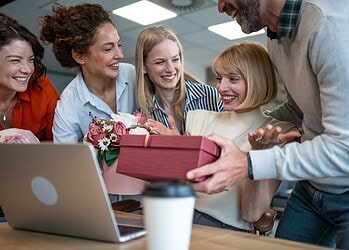 Personeelsgeschenken kosten bedrijven tot 3x meer dan gedacht