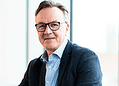 “Wie de muren tussen talent en technologie laat staan, organiseert zijn eigen irrelevantie.”