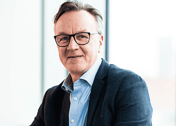“Wie de muren tussen talent en technologie laat staan, organiseert zijn eigen irrelevantie.”