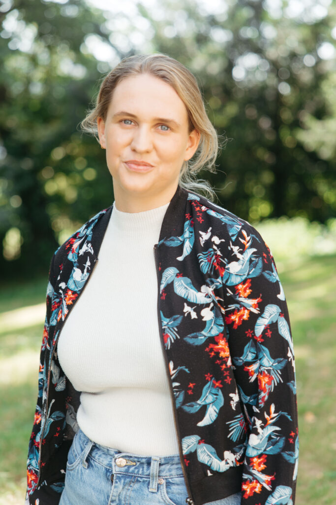 111 Louise Devos 17